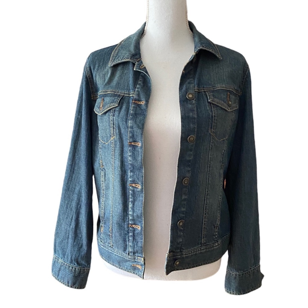 Liz Claiborne, SZ small Blue Jean jacket, 2 front pockets and two side pockets